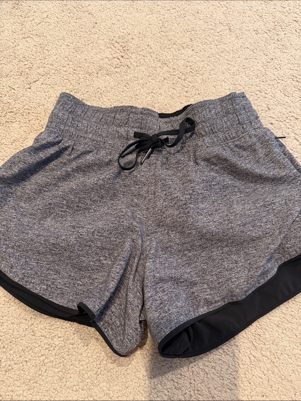 Lululemon Women’s Gray and black reversible Athletic Shorts with Drawstring Sz 0